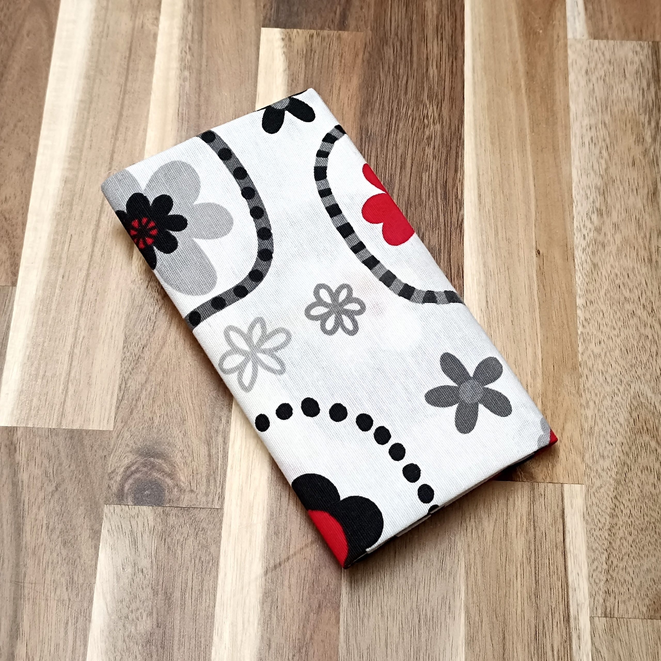 Coupon coton - Motifs rouges noirs et gris