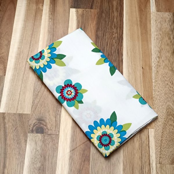 Coupon coton - Fleurs turquoises fond blanc