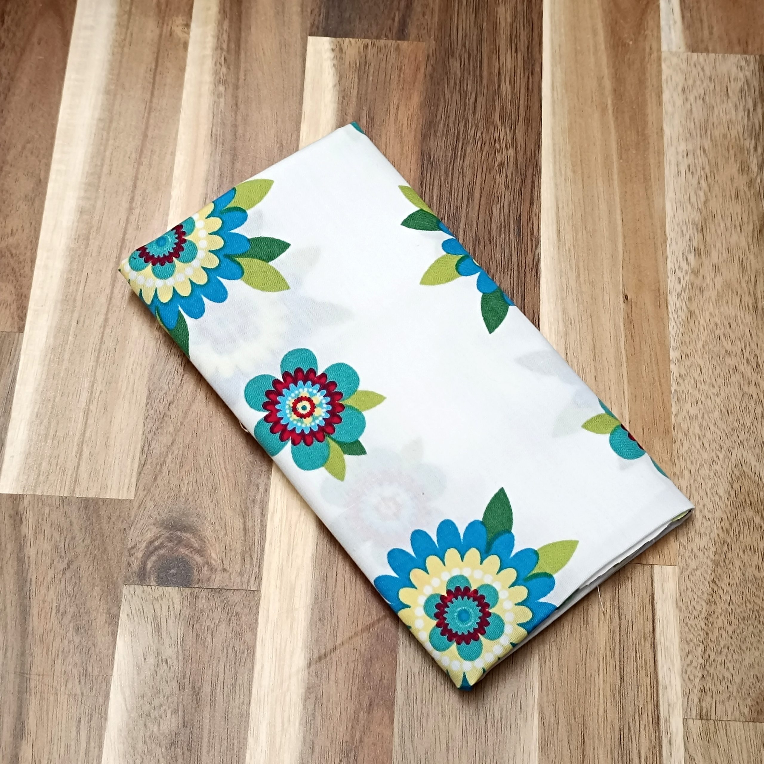 Coupon coton - Fleurs turquoises fond blanc