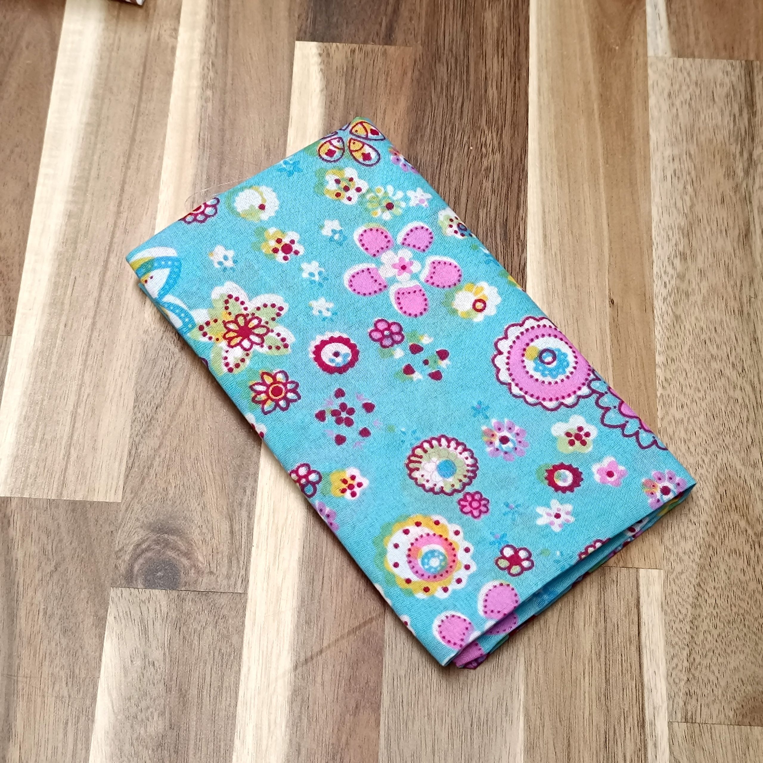 Coupon coton - Petits motifs sur fond turquoise