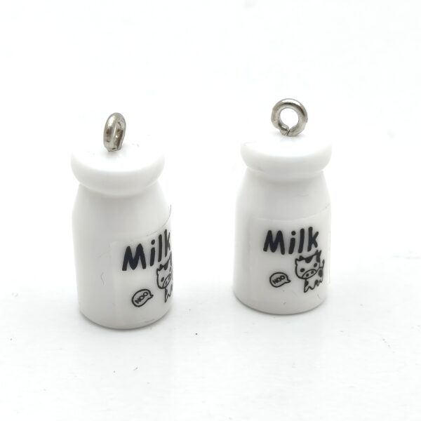 Lot de 2 breloques pot de lait en résine